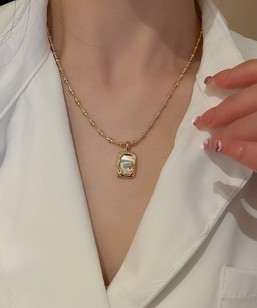 LAC-VERT（ラック・ヴェール）の「スクエアシェルネックレス（ネックレス・レディース・ゴールド・FREE）」の8枚目の写真