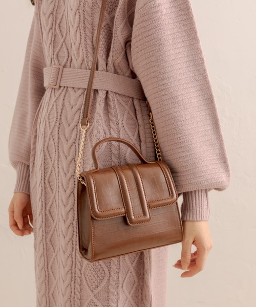 OLIVE des OLIVE（オリーブデオリーブ）の「エンボストリミングバッグ（ショルダーバッグ・レディース・ダークブラウン/ピンク/アイボリー・FREE）」の4枚目の写真