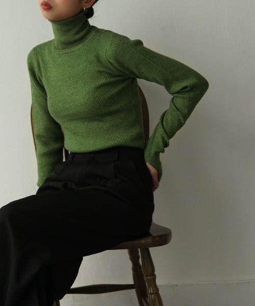 Chillfar(チルファー)の「カラーハイネックニット(ニット/セーター・レディース・ブラック/ブラウン/レッド/ピンク/イエロー/オレンジ/ブルー/グリーン/アイボリー/グレー・FREE)」の5枚目の写真