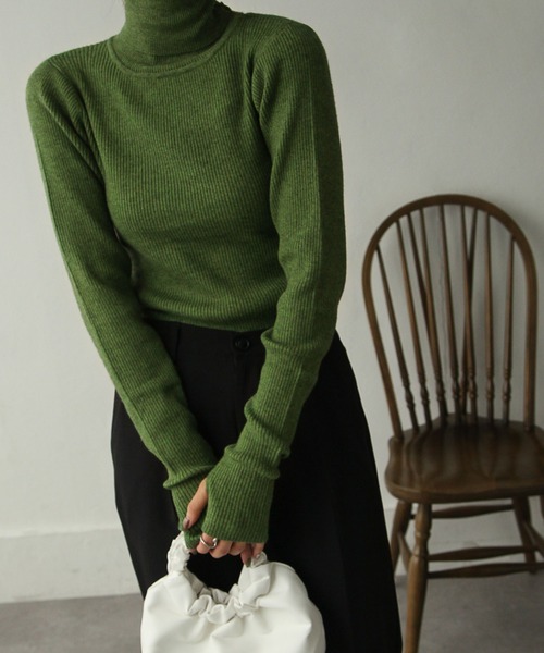 Chillfar(チルファー)の「カラーハイネックニット(ニット/セーター・レディース・ブラック/ブラウン/レッド/ピンク/イエロー/オレンジ/ブルー/グリーン/アイボリー/グレー・FREE)」の20枚目の写真