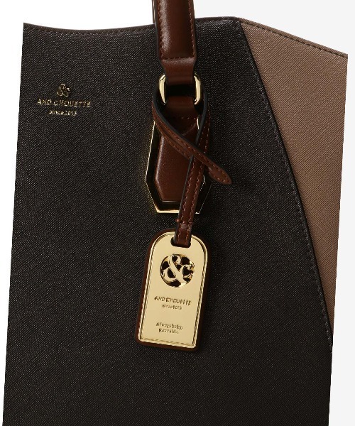 & chouette（アンドシュエット）の「アイコンチャーム A4トートバッグ（トートバッグ・レディース・ワインレッド/ピンク/グレイッシュベージュ/ブラウン・FREE）」の16枚目の写真