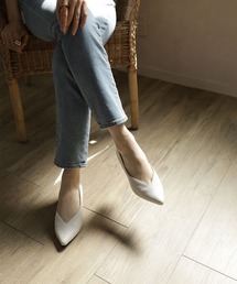 立体クッションインソールのVカット美脚ウッドヒールパンプス