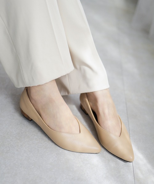 SESTO（セスト）の「立体クッションインソールのVカット美脚ウッドヒールパンプス（パンプス・レディース・ベージュ/ブラウン/アイボリー/ブラック・22.5cm/23.0cm/23.5cm/24.0cm/24.5cm/25.0cm）」の11枚目の写真