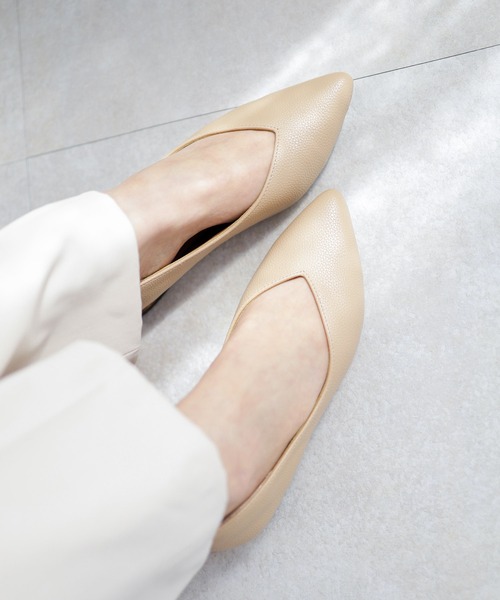 SESTO（セスト）の「立体クッションインソールのVカット美脚ウッドヒールパンプス（パンプス・レディース・ベージュ/ブラウン/アイボリー/ブラック・22.5cm/23.0cm/23.5cm/24.0cm/24.5cm/25.0cm）」の12枚目の写真