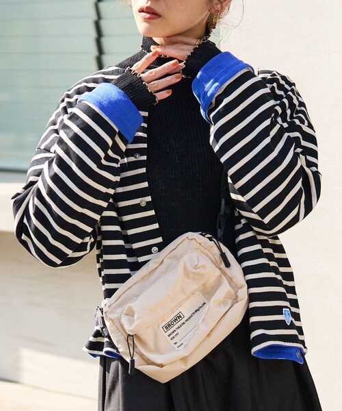 FREAK'S STORE（フリークスストア）の「BROWN × FREAK'S STORE/ブラウン 別注カメラバック（ショルダーバッグ・レディース・ブラック/オフホワイト・ONE SIZE）」の4枚目の写真