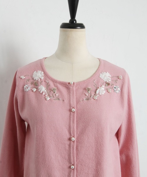 tocco closet（トッコ クローゼット）の「立体フラワー刺繍パール釦