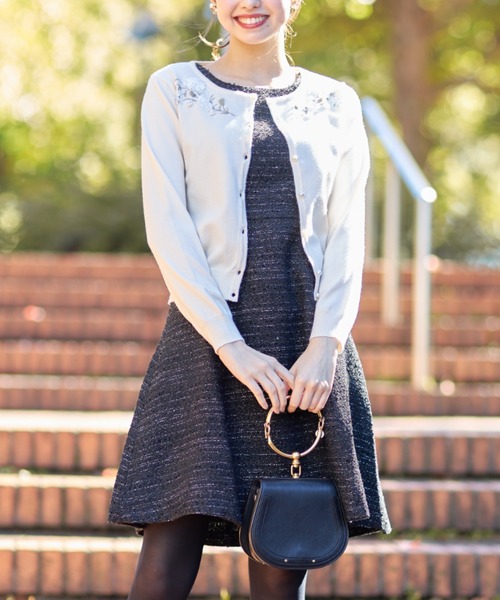 tocco closet（トッコ クローゼット）の「立体フラワー刺繍パール釦