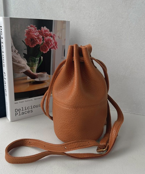 apres jour mignon（アプレジュールミニョン）の「【apresjour mignon×ARIAZ】ミニ巾着バッグ（ショルダーバッグ・レディース・キャメル/ブラック/ライトベージュ・ONESIZE）」の6枚目の写真