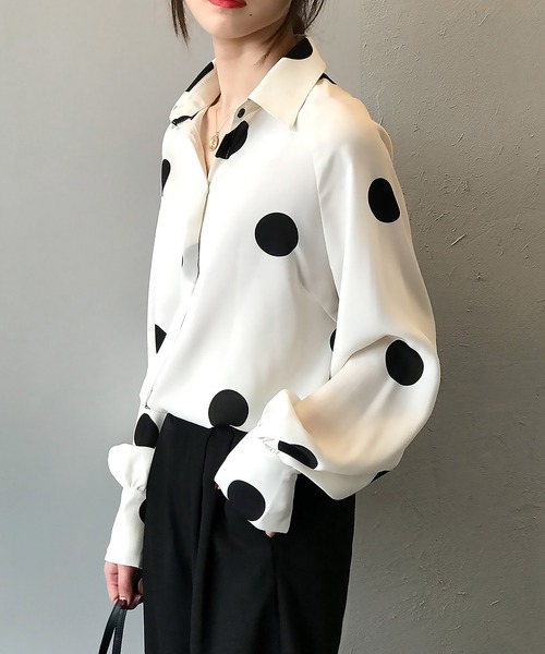 MAISON BREEZE(メゾンブリーズ)の「【MAISON BREEZE】ビッグドットとろみシャツ KNF(シャツ/ブラウス・レディース・ブラック/ホワイト・FREE)」の4枚目の写真