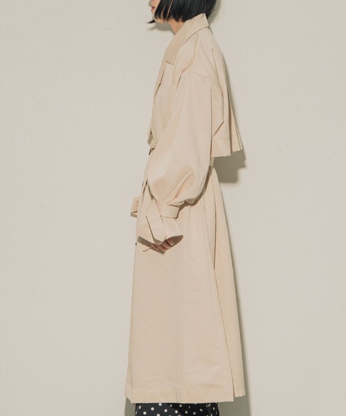 ottilie（オティーリエ）の「ottilie ボリュームスリーブトレンチ（トレンチコート・レディース・グレイッシュベージュ/ベージュ/アイボリー・FREE）」の10枚目の写真