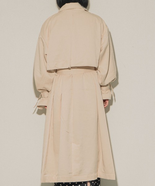 ottilie（オティーリエ）の「ottilie ボリュームスリーブトレンチ（トレンチコート・レディース・グレイッシュベージュ/ベージュ/アイボリー・FREE）」の11枚目の写真