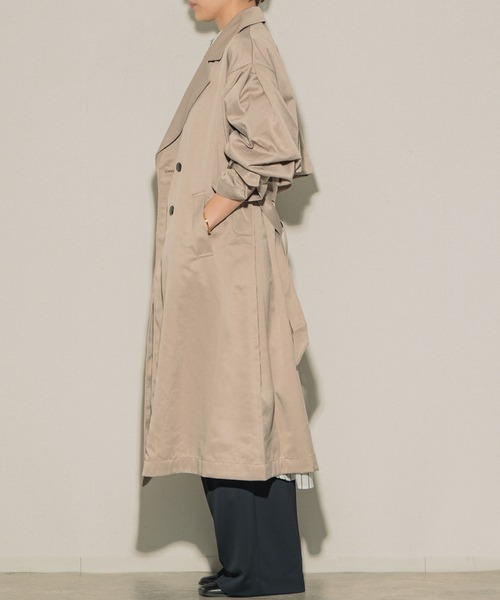ottilie（オティーリエ）の「ottilie ボリュームスリーブトレンチ（トレンチコート・レディース・グレイッシュベージュ/ベージュ/アイボリー・FREE）」の16枚目の写真