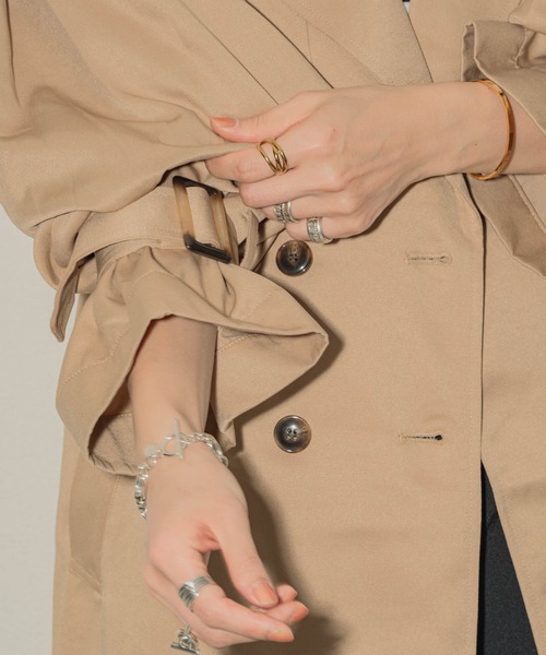 ottilie（オティーリエ）の「ottilie ボリュームスリーブトレンチ（トレンチコート・レディース・グレイッシュベージュ/ベージュ/アイボリー・FREE）」の8枚目の写真