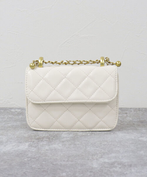 fredy emue(フレディエミュ)の「キルトスクエアミニポシェット(ショルダーバッグ・レディース・オフホワイト/ブラック・FREE)」の1枚目の写真