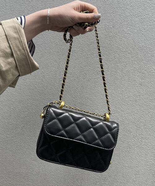 fredy emue(フレディエミュ)の「キルトスクエアミニポシェット(ショルダーバッグ・レディース・オフホワイト/ブラック・FREE)」の2枚目の写真