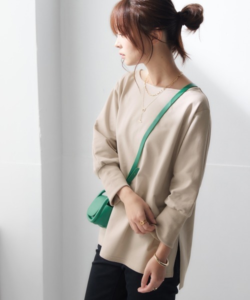nissen(ニッセン)の「裏毛ボートネックドルマントップス(Tシャツ/カットソー・レディース・チャコールグレー/ライトカーキ/サンドベージュ/ネイビー・L/LL/M/S)」の1枚目の写真