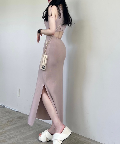 ACYM(アシーム)の「Back open cross ワンピース(ワンピース・レディース・ブラック/ベージュ/ピンク/カーキ・FREE)」の4枚目の写真