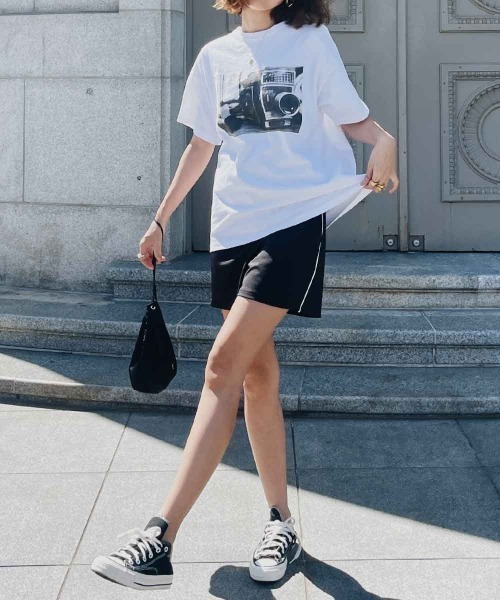 esutoreja(エストレジャ)の「プリントTシャツ(Tシャツ/カットソー・レディース・ブラック/グリーン・FREE)」の3枚目の写真
