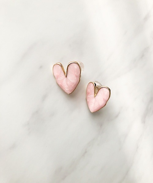 TIMELESS&THREE(タイムレスアンドスリー)の「ハートマーブルイヤリング(イヤリング・レディース・ホワイト/ピンク・FREE)」の2枚目の写真