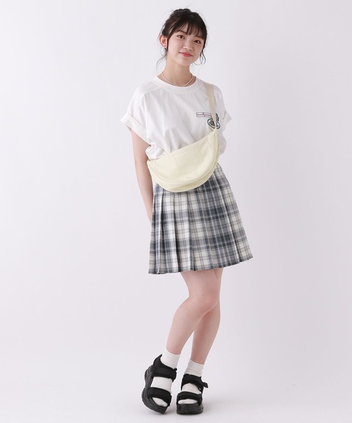 repipi armario（レピピ アルマリオ）の「ハイウエストプリーツスカート（スカート・キッズ・グリーン系その他/ブルー系その他/ベージュ系その他/ブラック/アイボリー系/ブラウン系その他/ブルー系その他2/イエロー系その他/アイボリー系2/グレー系その他/アイボリー系3/ブルー系その他5/ブルー系その他4/ブルー系その他3/グレー系その他2・SMALL/LARGE/MEDIUM）」の20枚目の写真