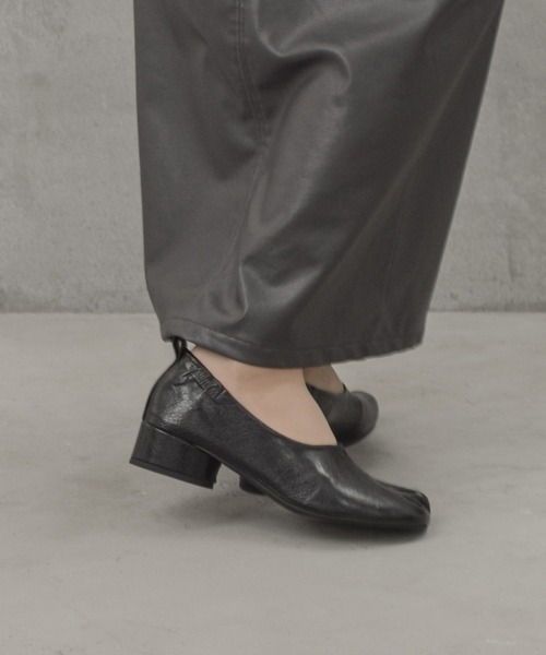 tukn.（トゥクン）の「トゥクン 足袋トゥ ヒールパンプス  / 柔らかい履き心地（パンプス・レディース・ブラック/アイボリー/ブラウン・22.5cm/23.0cm/23.5cm/24.5cm/24.0cm）」の16枚目の写真