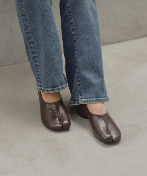 tukn.（トゥクン）の「トゥクン 足袋トゥ ヒールパンプス  / 柔らかい履き心地（パンプス・レディース・ブラック/アイボリー/ブラウン・22.5cm/23.0cm/23.5cm/24.5cm/24.0cm）」の15枚目の写真