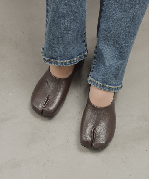 tukn.（トゥクン）の「トゥクン 足袋トゥ ヒールパンプス  / 柔らかい履き心地（パンプス・レディース・ブラック/アイボリー/ブラウン・22.5cm/23.0cm/23.5cm/24.5cm/24.0cm）」の12枚目の写真