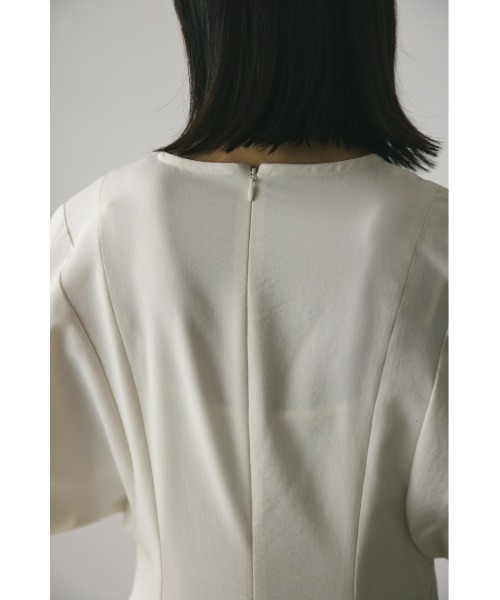 STYLEMIXER(スタイルミキサー)の「フォルムスリーブウエストタックワンピース(ワンピース・レディース・ブラック/サックスブルー/アイボリー・MEDIUM/SMALL)」の9枚目の写真