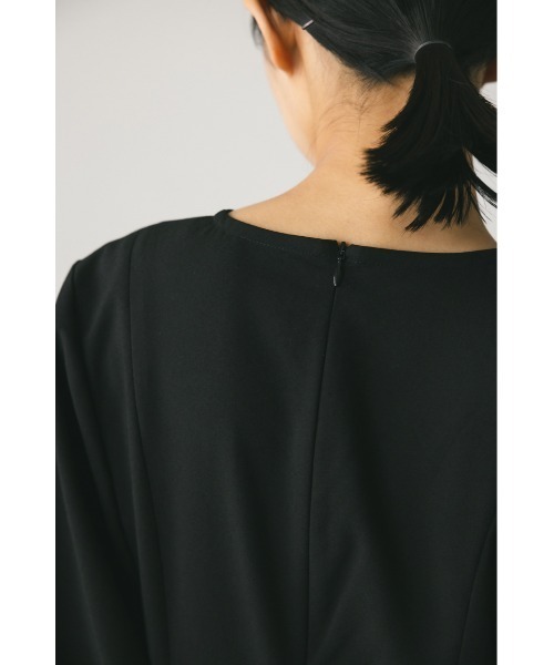 STYLEMIXER(スタイルミキサー)の「フォルムスリーブウエストタックワンピース(ワンピース・レディース・ブラック/サックスブルー/アイボリー・MEDIUM/SMALL)」の19枚目の写真