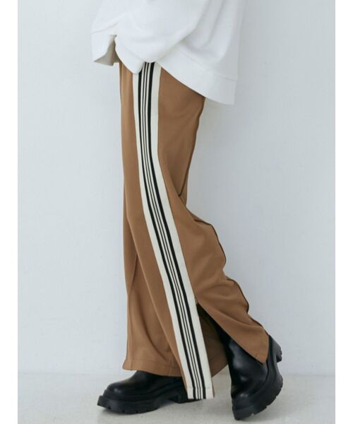 MURUA(ムルーア)の「サイドスリットトラックパンツ(その他パンツ・レディース・ブラック/ベージュ/ネイビー・FREE)」の4枚目の写真