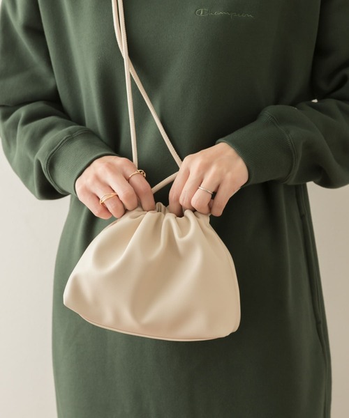 URBAN RESEARCH Sonny Label(アーバンリサーチサニーレーベル)の「スムースギャザーポシェット(ショルダーバッグ・レディース・イエロー系その他/ブラック/アイボリー・ONE)」の1枚目の写真