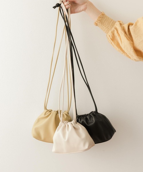 URBAN RESEARCH Sonny Label(アーバンリサーチサニーレーベル)の「スムースギャザーポシェット(ショルダーバッグ・レディース・イエロー系その他/ブラック/アイボリー・ONE)」の4枚目の写真
