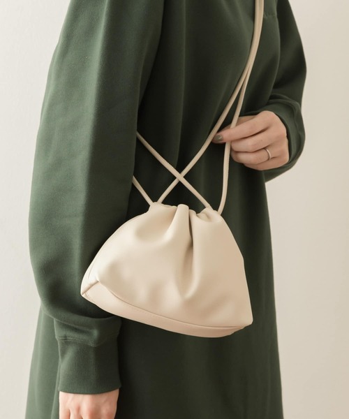 URBAN RESEARCH Sonny Label(アーバンリサーチサニーレーベル)の「スムースギャザーポシェット(ショルダーバッグ・レディース・イエロー系その他/ブラック/アイボリー・ONE)」の5枚目の写真