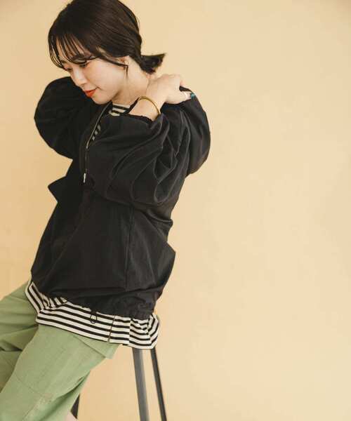 ITEMS URBANRESEARCH(アイテムズ アーバンリサーチ)の「『撥水』アノラックフーディー(ナイロンジャケット・レディース・ブラック/ベージュ・FREE)」の19枚目の写真