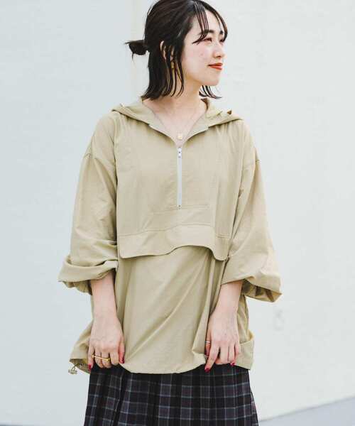 ITEMS URBANRESEARCH(アイテムズ アーバンリサーチ)の「『撥水』アノラックフーディー(ナイロンジャケット・レディース・ブラック/ベージュ・FREE)」の6枚目の写真