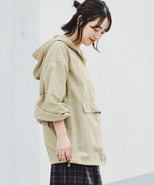 ITEMS URBANRESEARCH(アイテムズ アーバンリサーチ)の「『撥水』アノラックフーディー(ナイロンジャケット・レディース・ブラック/ベージュ・FREE)」の9枚目の写真