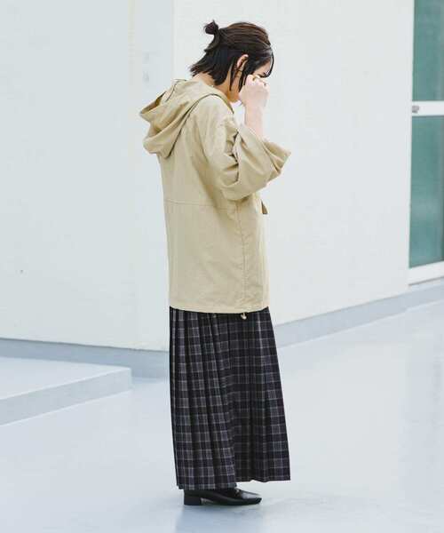 ITEMS URBANRESEARCH(アイテムズ アーバンリサーチ)の「『撥水』アノラックフーディー(ナイロンジャケット・レディース・ブラック/ベージュ・FREE)」の13枚目の写真