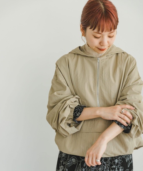ITEMS URBANRESEARCH(アイテムズ アーバンリサーチ)の「『撥水』アノラックフーディー(ナイロンジャケット・レディース・ブラック/ベージュ・FREE)」の20枚目の写真
