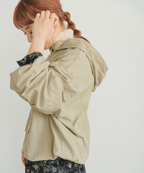 ITEMS URBANRESEARCH(アイテムズ アーバンリサーチ)の「『撥水』アノラックフーディー(ナイロンジャケット・レディース・ブラック/ベージュ・FREE)」の7枚目の写真