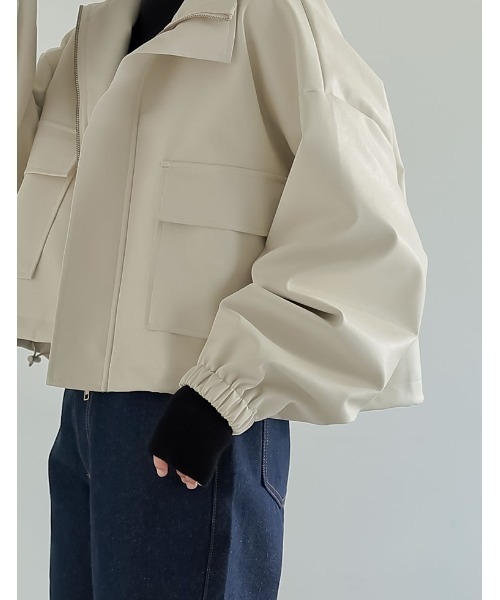 Re:EDIT（リエディ）の「[低身長サイズ有]ボリュームスリーブショート丈フェイクレザージャケット（ライダースジャケット・レディース・アイボリー/ブラック・MEDIUM/SHORT/LARGE）」の11枚目の写真