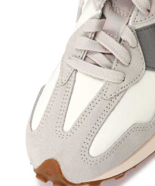 NEW BALANCE(ニューバランス)の「(NEW BALANCE)U327(スニーカー・レディース・ベージュ/グレー・25.0/24.0/23)」の4枚目の写真