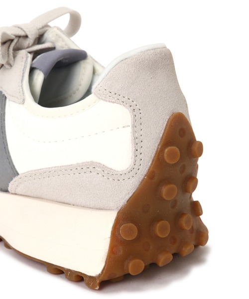 NEW BALANCE(ニューバランス)の「(NEW BALANCE)U327(スニーカー・レディース・ベージュ/グレー・25.0/24.0/23)」の6枚目の写真
