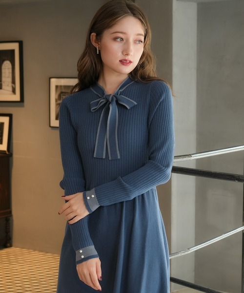 ASTORIA ODIER(アストリアオディール)の「配色リボンタイニットワンピース(ワンピース・レディース・チャコールグレー/グレイッシュブルー/ブラック・MEDIUM/LARGE)」の10枚目の写真