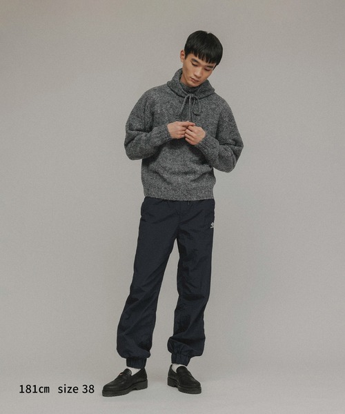 M TO R（ムウトアール）の「［TOPS］BOUCLE KNIT HOODIE UNISEX（ニット/セーター・レディース・チャコールグレー/ダークブラウン・40/38）」の4枚目の写真