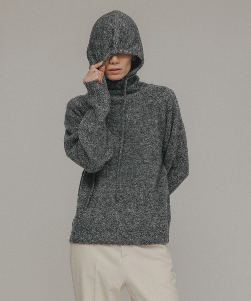 M TO R（ムウトアール）の「［TOPS］BOUCLE KNIT HOODIE UNISEX（ニット/セーター・レディース・チャコールグレー/ダークブラウン・40/38）」の8枚目の写真
