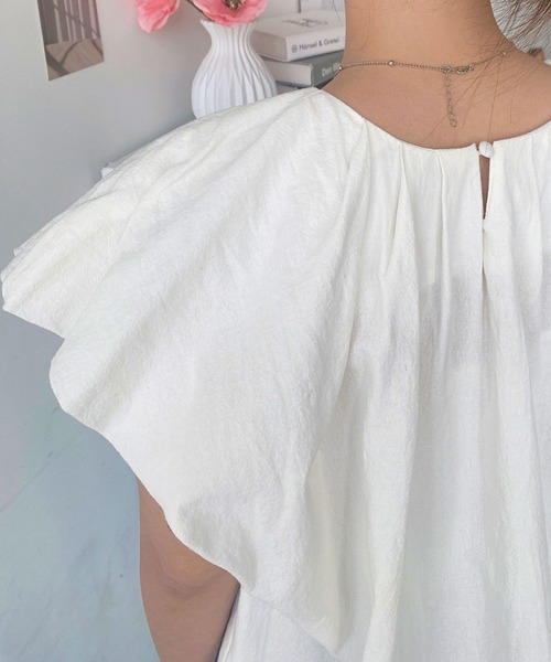 moment+(モーメントプラス)の「コットンワッシャーバルーンスリーブタックブラウス(シャツ/ブラウス・レディース・オフホワイト/ナチュラル/ブラック/ラベンダー/サックスブルー・M/L)」の10枚目の写真