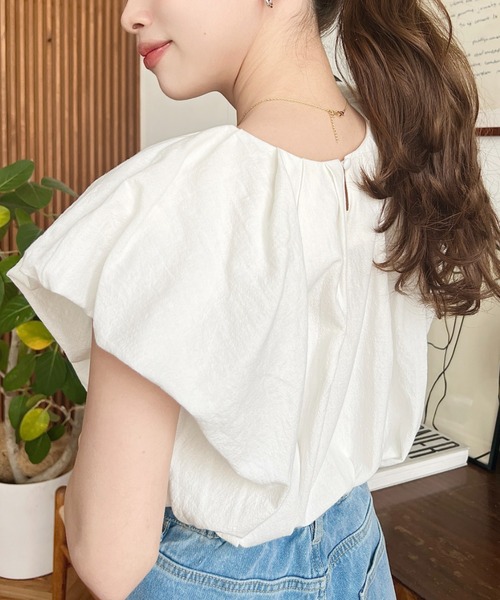 moment+(モーメントプラス)の「コットンワッシャーバルーンスリーブタックブラウス(シャツ/ブラウス・レディース・オフホワイト/ナチュラル/ブラック/ラベンダー/サックスブルー・M/L)」の18枚目の写真