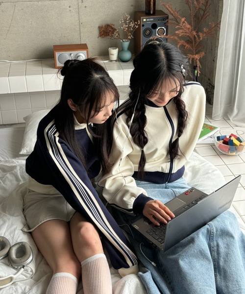 Birthday room(バースデイルーム)の「ショート丈ライントラックジャケット / short-length line track jacket(ブルゾン・レディース・ライトブルー/ネイビー/アイボリー/ブラック・FREE)」の21枚目の写真