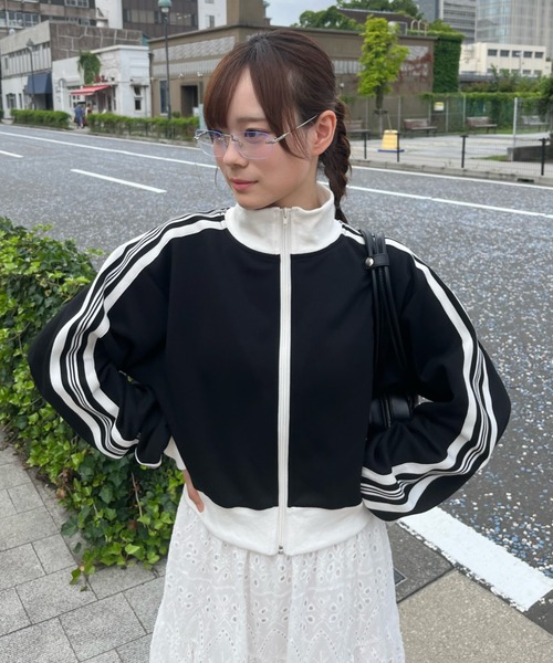 Birthday room(バースデイルーム)の「ショート丈ライントラックジャケット / short-length line track jacket(ブルゾン・レディース・ライトブルー/ネイビー/アイボリー/ブラック・FREE)」の11枚目の写真