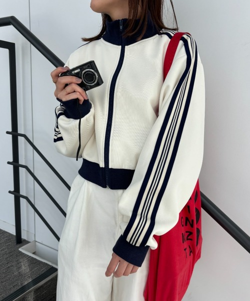 Birthday room(バースデイルーム)の「ショート丈ライントラックジャケット / short-length line track jacket(ブルゾン・レディース・ライトブルー/ネイビー/アイボリー/ブラック・FREE)」の6枚目の写真